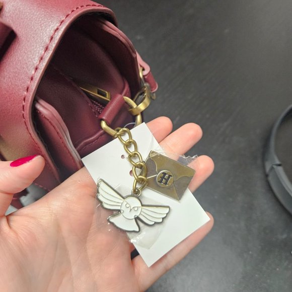 Harry Potter Hogwarts Mini Trunk Hangbag (Bioworld x Warner Brothers) - Picture 2 of 4